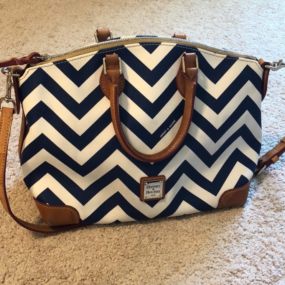 Dooney & Bourke large satchel purse!